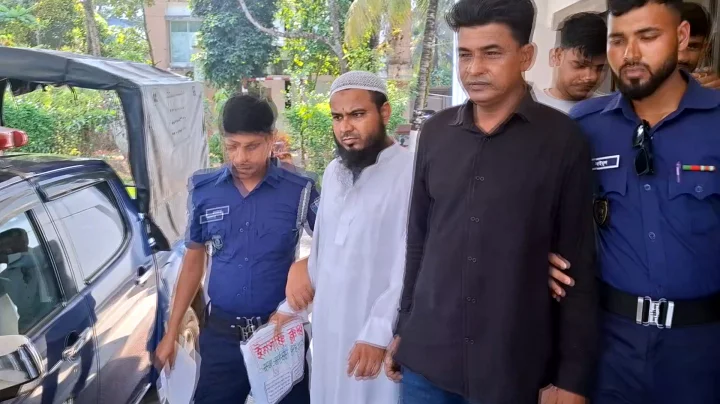 “জিন দিয়ে মেরে ফেলার” হুমকি: সপ্তম শ্রেণির ছাত্রকে যৌন নিপীড়নের অভিযোগে মাদ্রাসাশিক্ষক গ্রেপ্তার