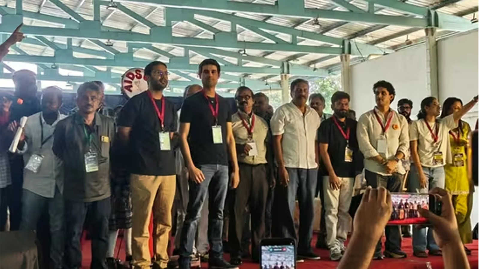 ভারতের বেঙ্গালুরুতে সিজেপির বিক্ষোভে যোগ দিলেন ধ্রুব রাঠী ও প্রকাশ রাজ
