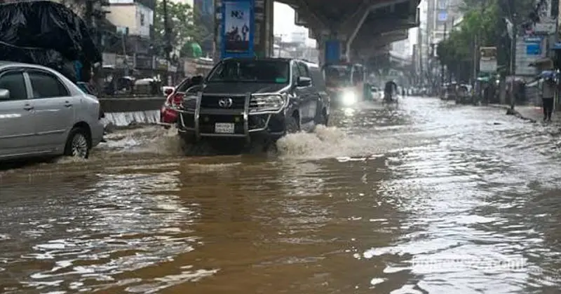 ২৪ ঘণ্টায় ঢাকায় ৯৭ মিলিমিটার বৃষ্টি, আজও বজ্রসহ বর্ষণের আভাস