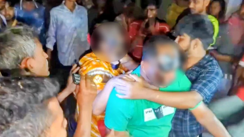 প্রথম স্ত্রীর বোনকে বিয়ে, নওগাঁর যুবকের মুখে চুন-কালি মাখিয়ে গ্রামছাড়া করার অভিযোগ