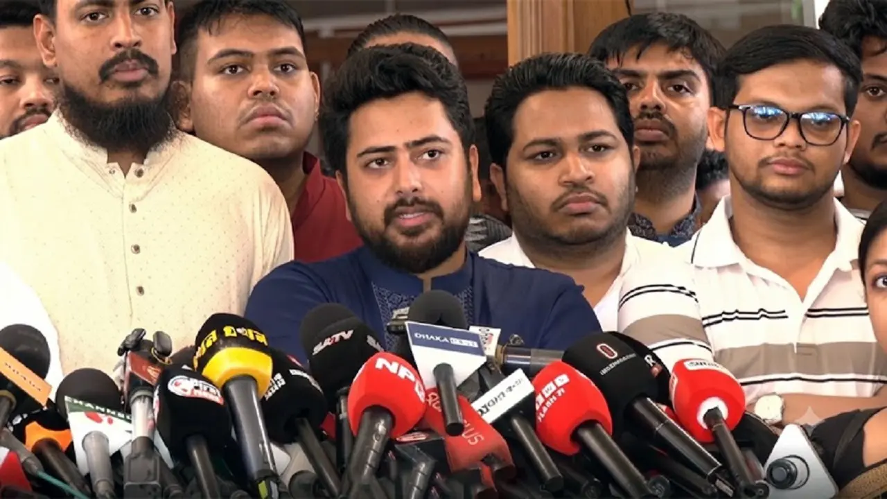 জুলাই জাদুঘরে ইতিহাসের উপস্থাপন নিয়ে নাহিদের ক্ষোভ, প্রশ্ন তুললেন জনবল ও ব্যবস্থাপনা নিয়েও