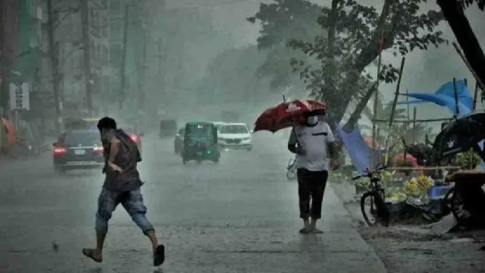 বেশ কয়েকটি অঞ্চলে ঝোড়ো হাওয়া ও বজ্রবৃষ্টির পূর্বাভাস, নদীবন্দরে ১ নম্বর সতর্ক সংকেত