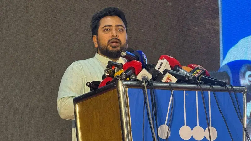 জুলাই সনদ বাস্তবায়ন না হলে গণঅভ্যুত্থানের হুঁশিয়ারি নাহিদ ইসলামের