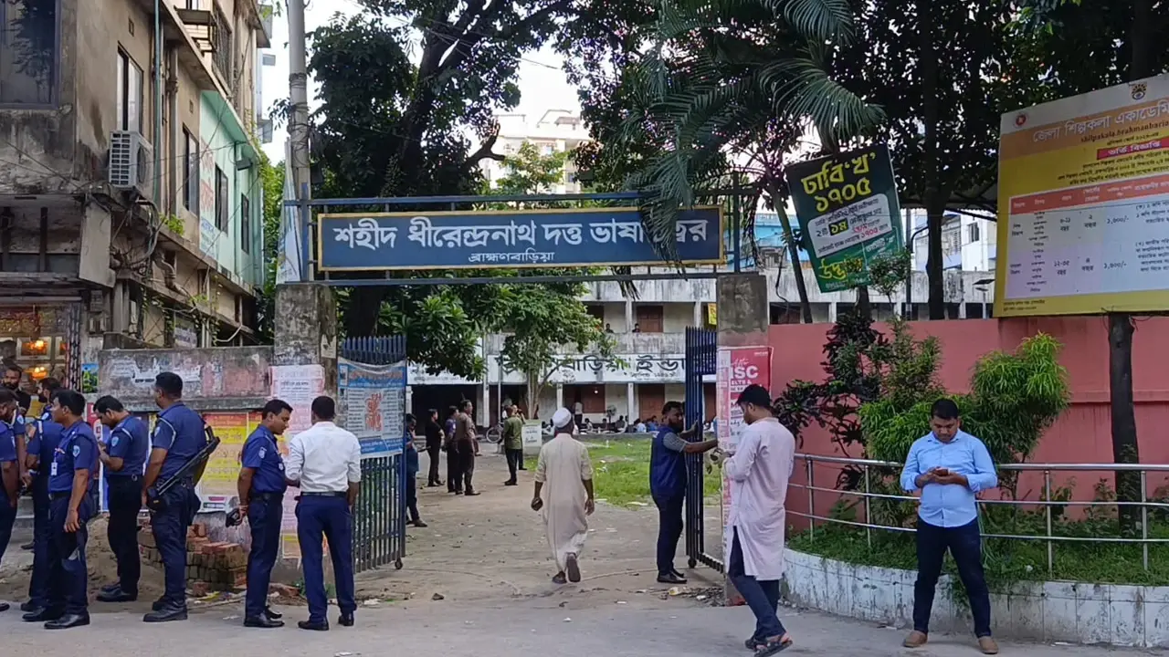 কর্মসূচি প্রত্যাহার কওমি ছাত্র ঐক্য পরিষদের, তবে শিল্পকলা একাডেমিতে অনুষ্ঠান এনসিপিকে করতে দিল না প্রশাসন