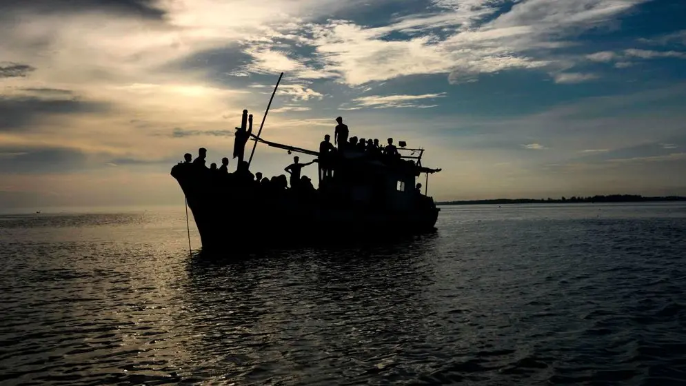 মিয়ানমারের উপকূলে রোহিঙ্গাবাহী দুটি নৌকাডুবি, ৫০০ জনের বেশি নিহতের আশঙ্কা
