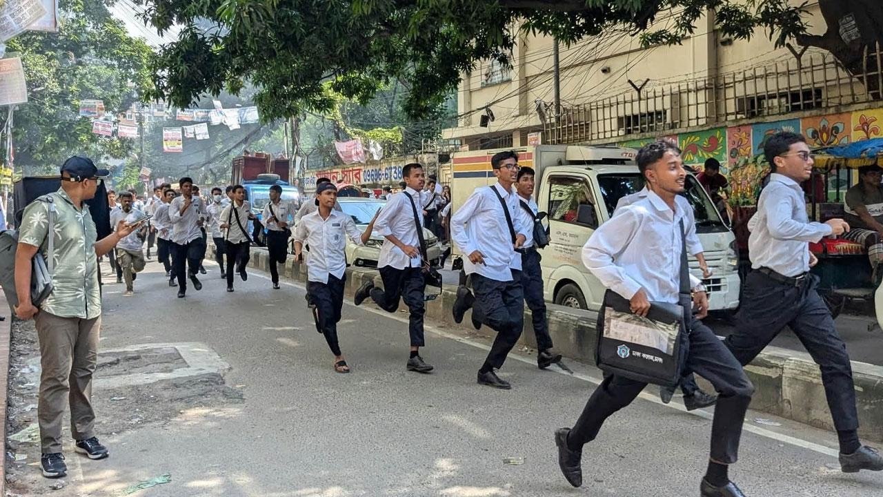 রাজধানীর আইডিয়াল ও ঢাকা কলেজের শিক্ষার্থীদের সংঘর্ষ