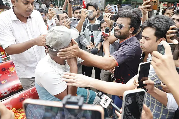 সংযুক্ত ছবি