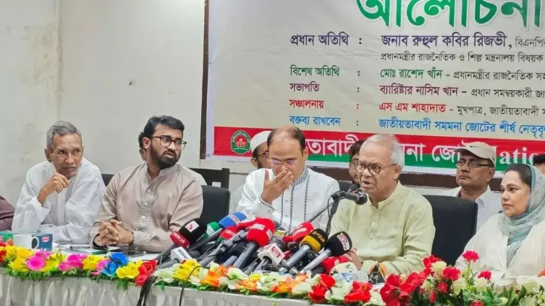 বাসে-ট্রেনে আগুন, ককটেল বিস্ফোরণ: আওয়ামী লীগের সঙ্গে বিরোধী দলের সম্পৃক্ততা নিয়ে রিজভীর প্রশ্ন