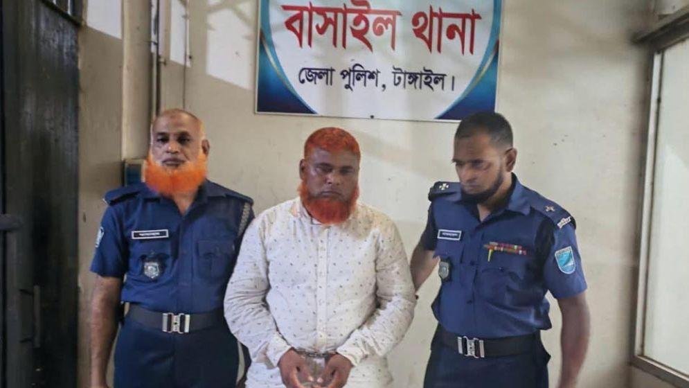 টাঙ্গাইলে সেতুর ফুটপাত ঢালাইয়ে রডের বদলে বাঁশ, সাব-ঠিকাদার গ্রেপ্তার