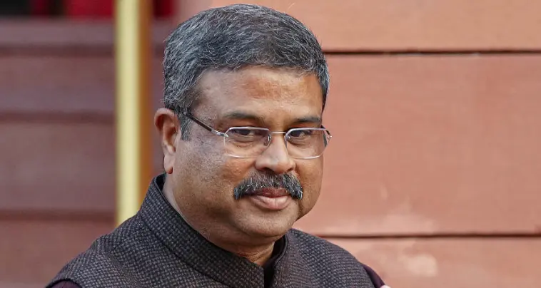 প্রশ্নফাঁসবিরোধী আন্দোলন থেকে শিক্ষামন্ত্রী, শেষ পর্যন্ত একই ইস্যুতেই পদত্যাগ ধর্মেন্দ্র প্রধানের